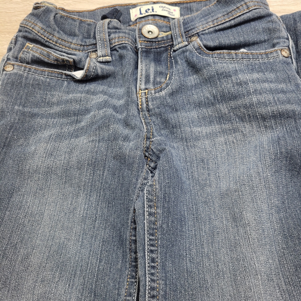 L.E.I. Chelsea. Low Rise. Boot Cut. Dark Denim‎ Jeans. Girls Size 7 Slim.
